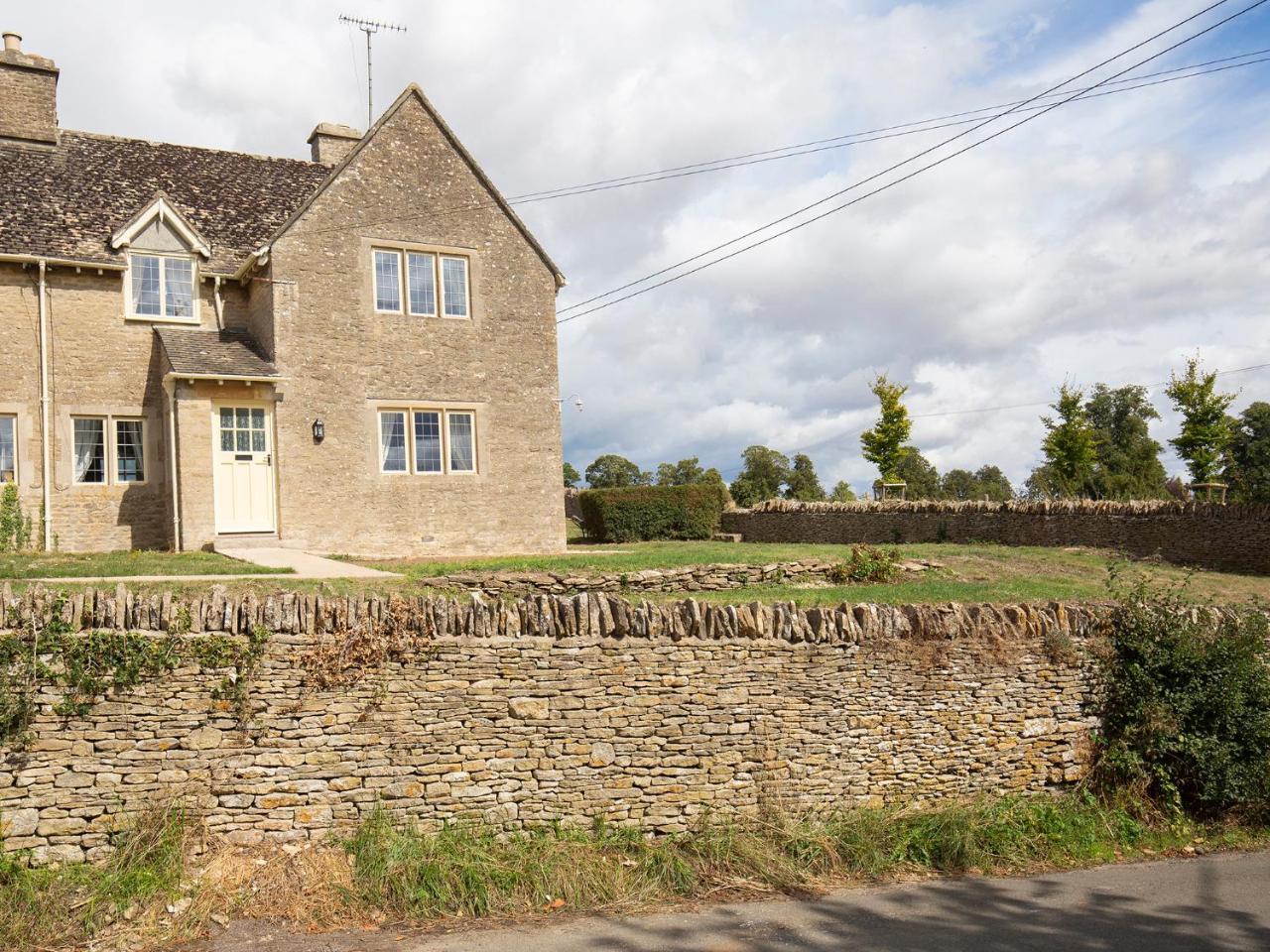 Meadow View Villa Cirencester Esterno foto